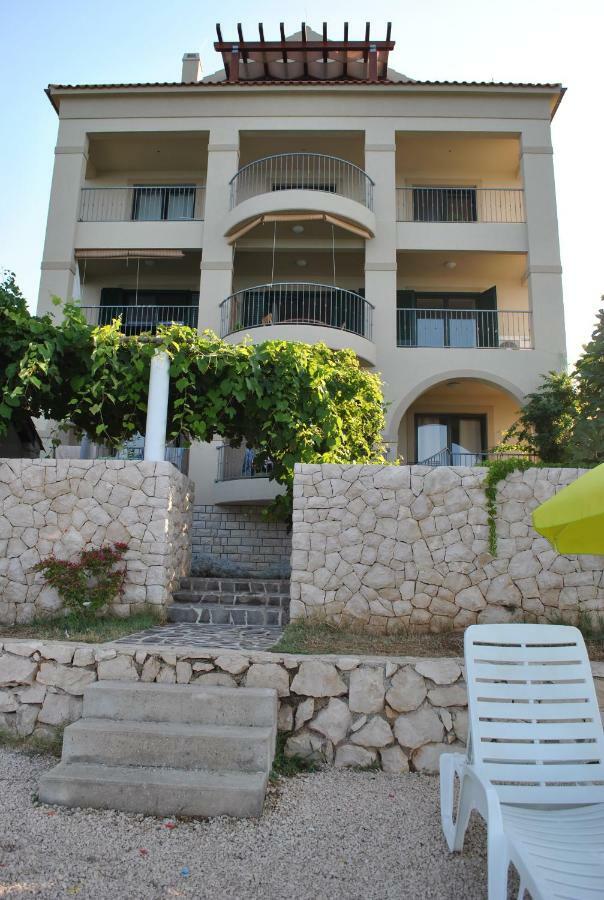 Apartment Cinthija ビビニェ エクステリア 写真